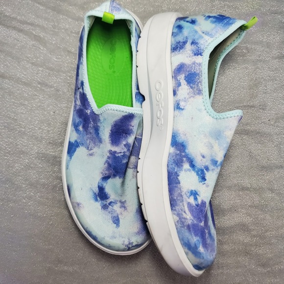 Oofos OOmg Low Recovery Shoes Blue White Tie Dye Slip On Sneakers Womens 9.5